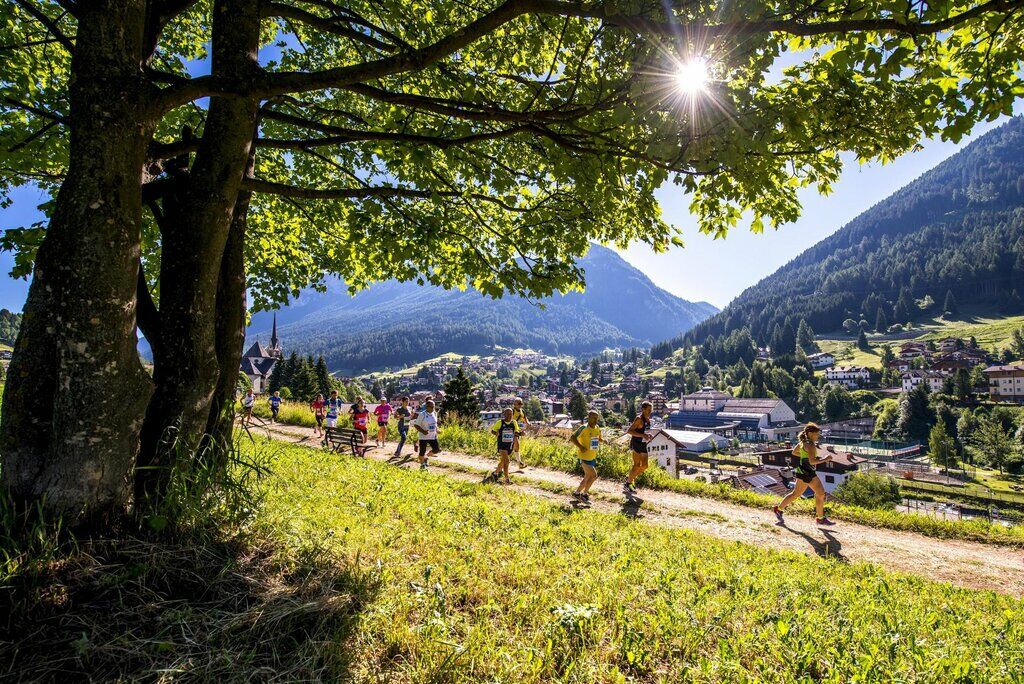 Val di Fassa Running 2025: corri tra le Dolomiti, rilassati da noi